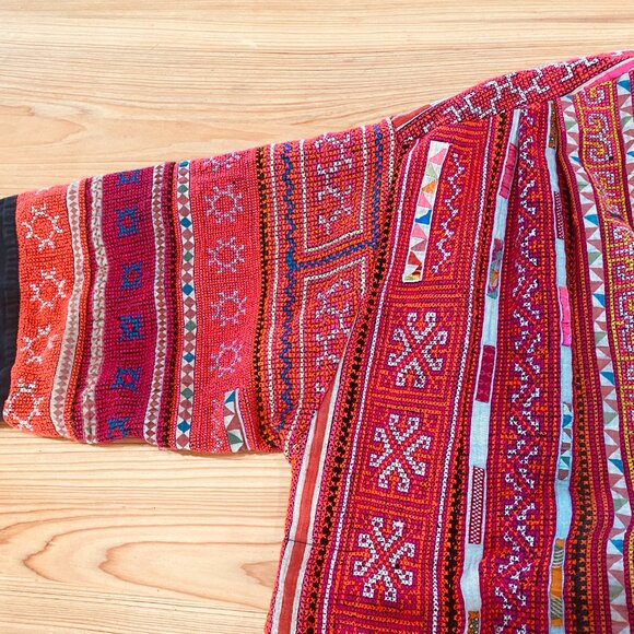 Rare Vintage Antique Hand Embroidered Hmong Coat - Picture 4 of 16